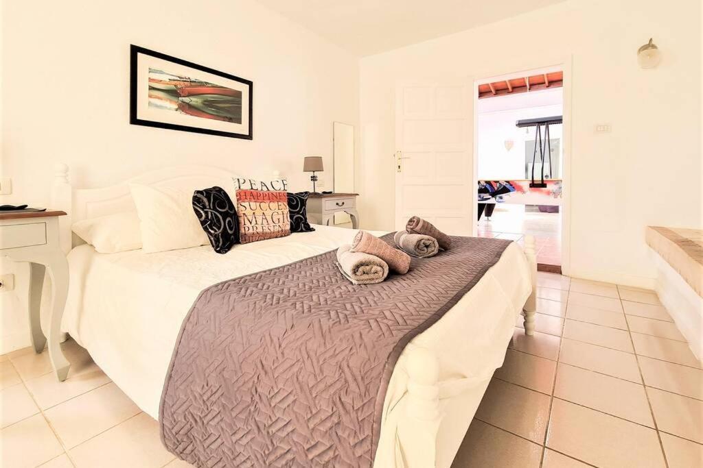 Stunning Sea View Villa With 6 Bedrooms & Heated Pool - Villa Renaissance Playa Blanca  Szoba fotó