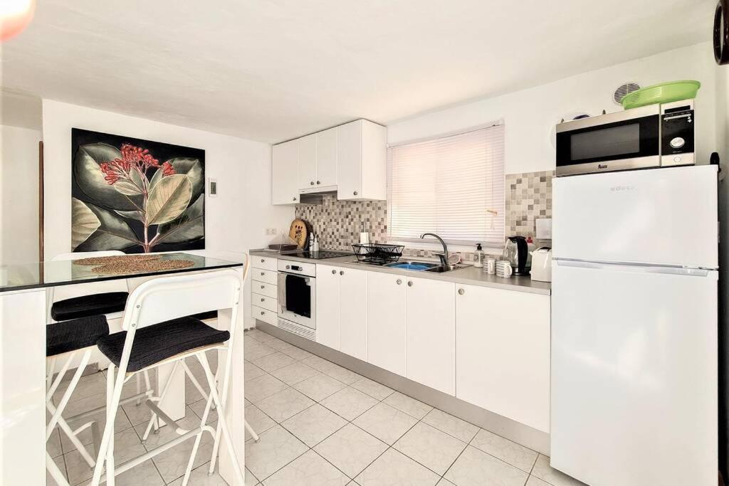 Stunning Sea View Villa With 6 Bedrooms & Heated Pool - Villa Renaissance Playa Blanca  Szoba fotó