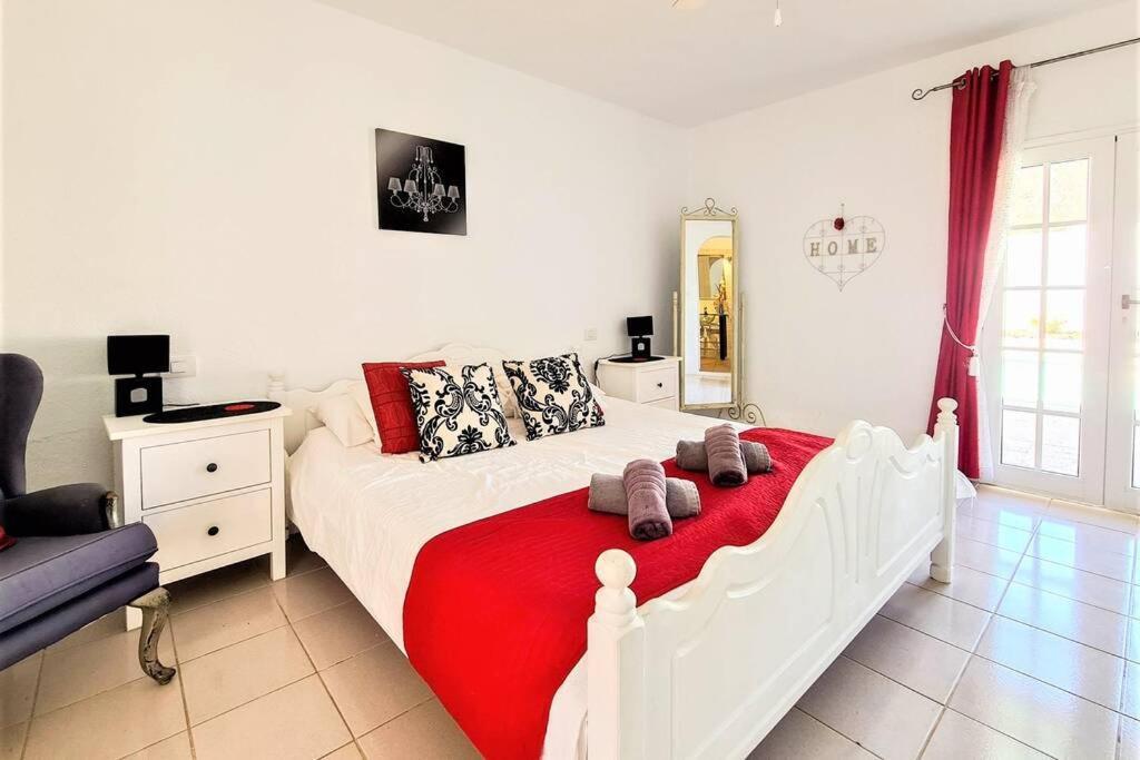 Stunning Sea View Villa With 6 Bedrooms & Heated Pool - Villa Renaissance Playa Blanca  Szoba fotó